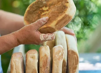 Bolo do caco a ser preparado no Porto Santo
