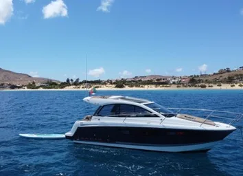 Charter privado de barco junto à costa do Porto Santo